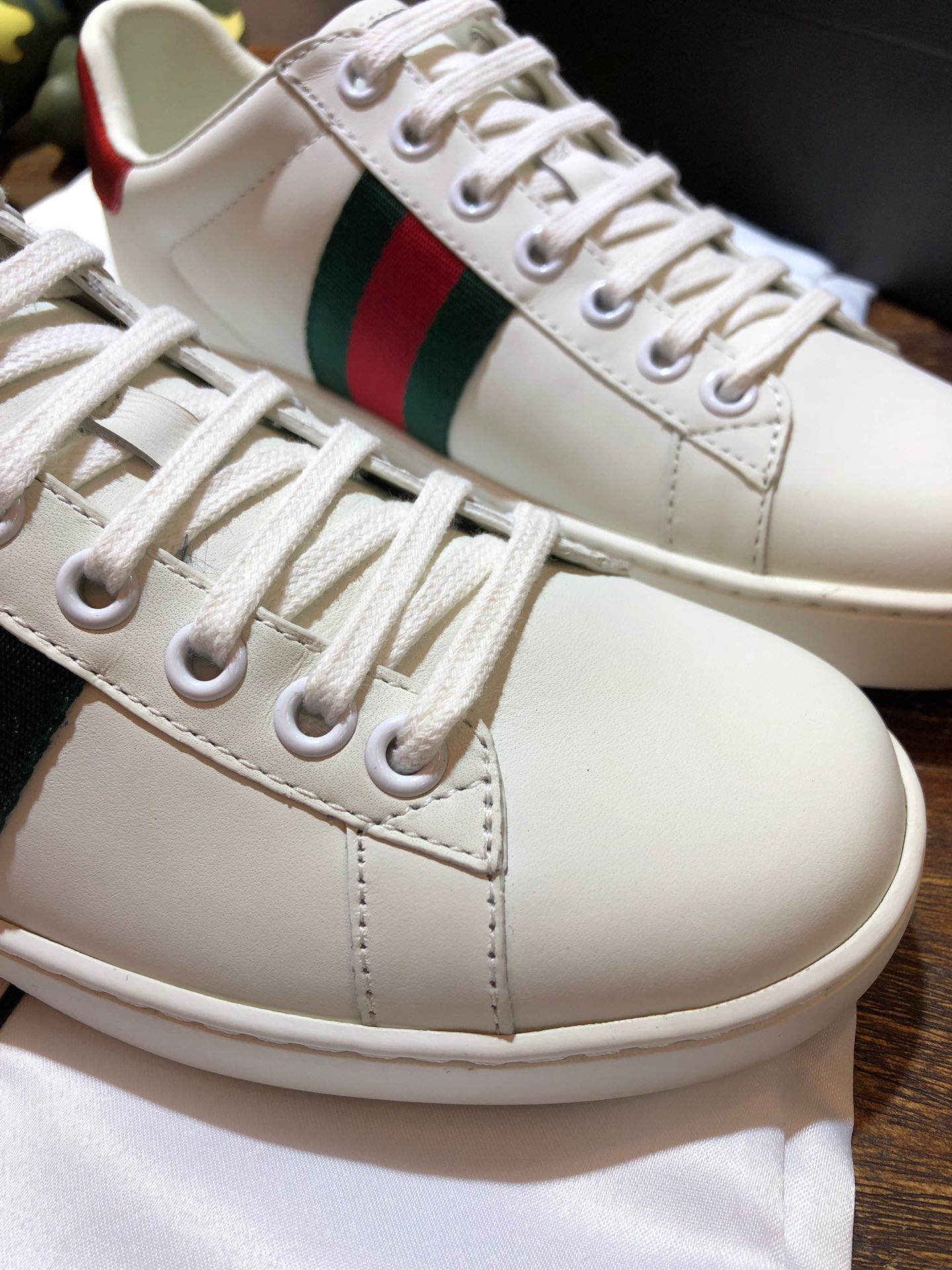 Gucci Ace embroidered sneaker 55 - vstockx