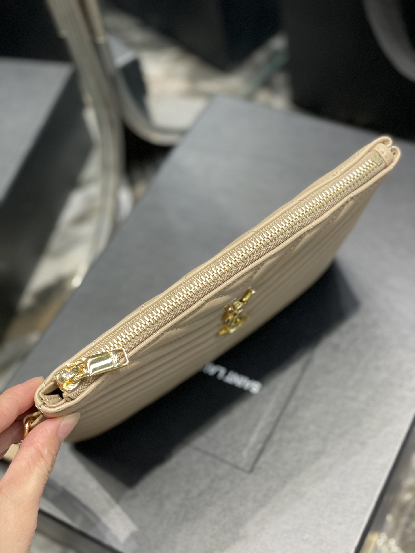 Handbags SAINT LAURENT 379039 size 24  17.5  1.5 cm - vstockx