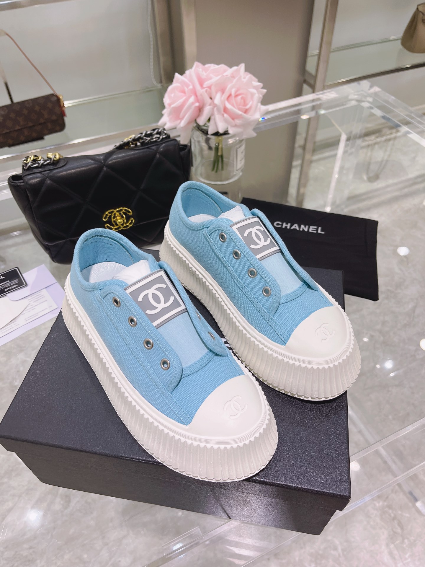 Chanel Platform Sneaker 17 - vstockx