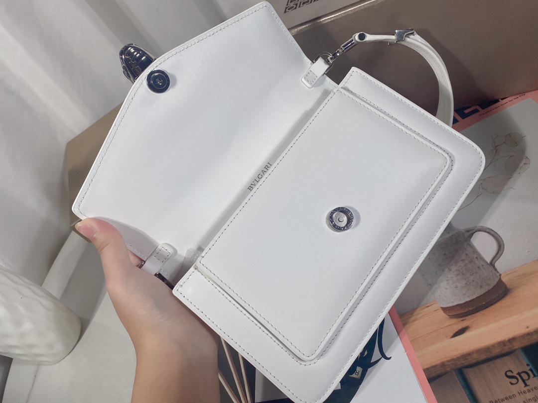 Handbags Bvlgari 292104950 size:22*15*4.5 cm - vstockx