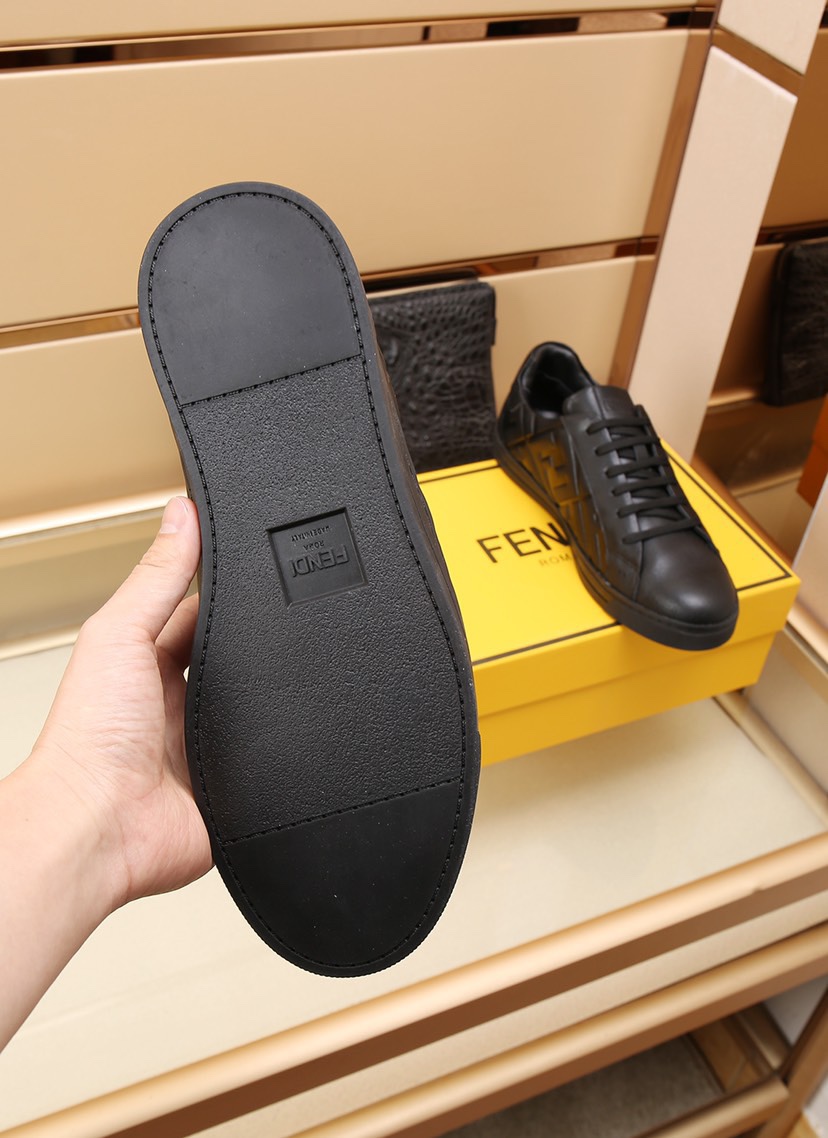 Fendi Low Top Sneakers 10 - vstockx