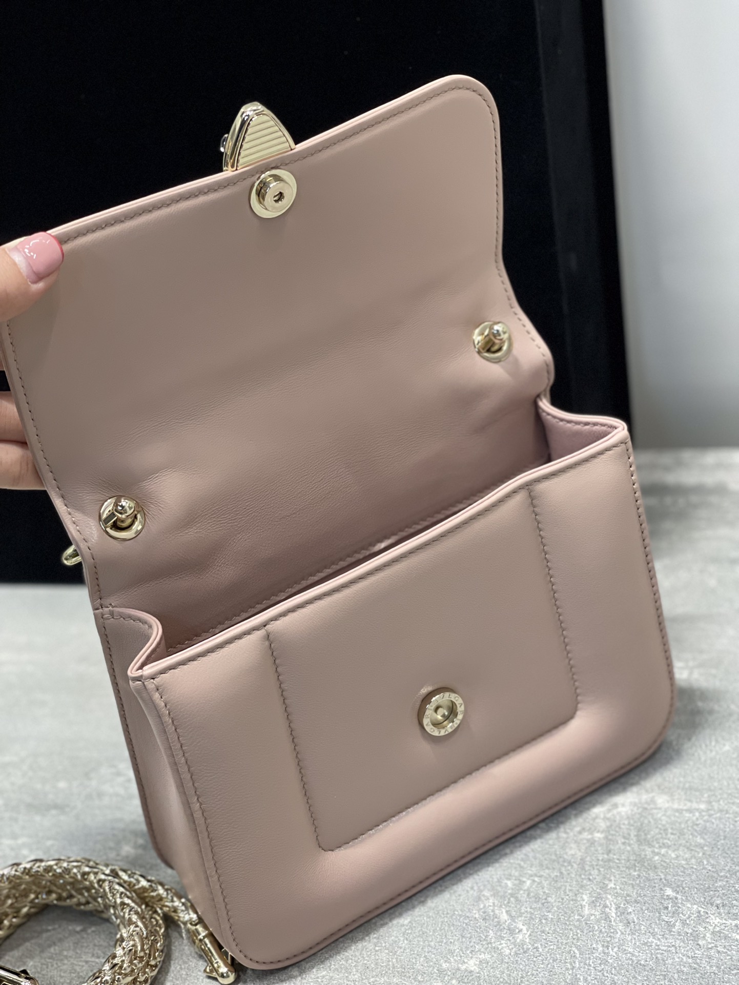 Handbags Bvlgari 291071 size:19.2*15*6 cm - vstockx