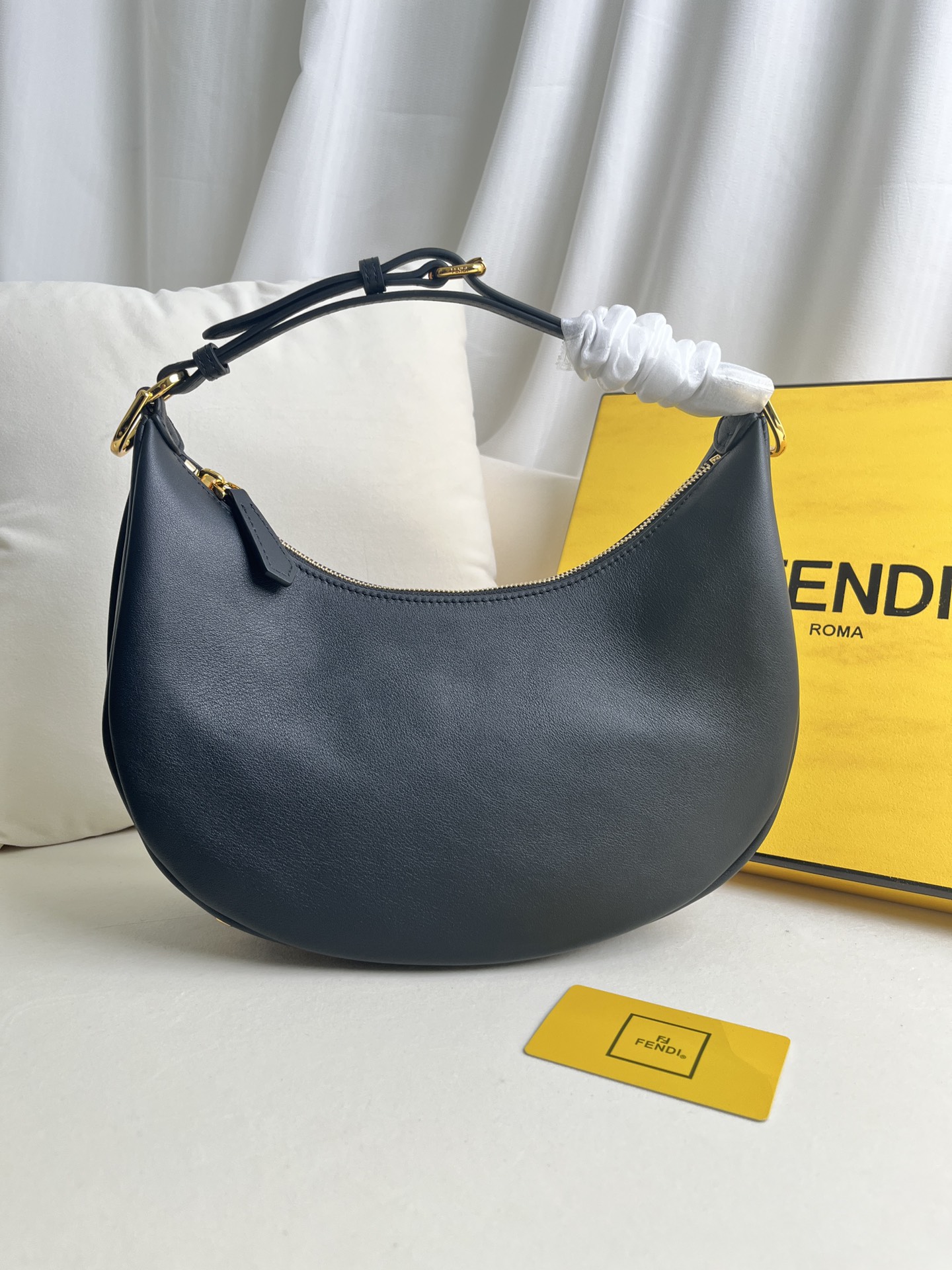 handbags FENDI 205 size:29*24.5*10cm - vstockx