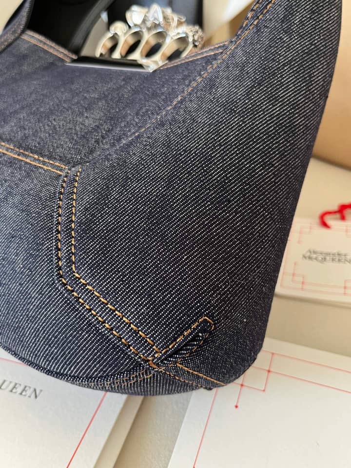 Handbag Alexander McQueen hobo size 20*12*8 cm size 30*18*7 cm - vstockx