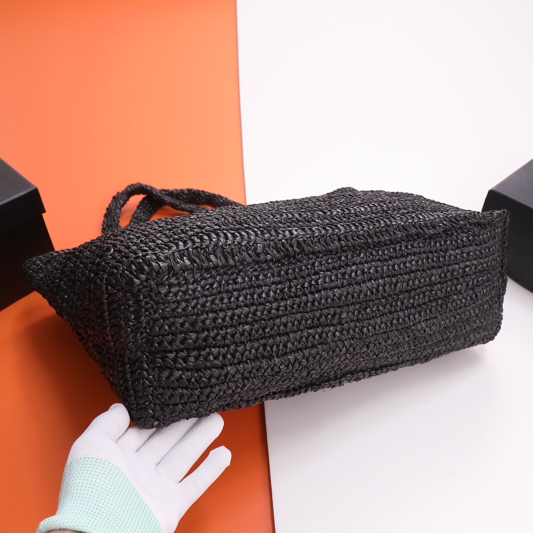 Handbags SAINT LAURENT 688864 size 38  35  14.5 cm - vstockx