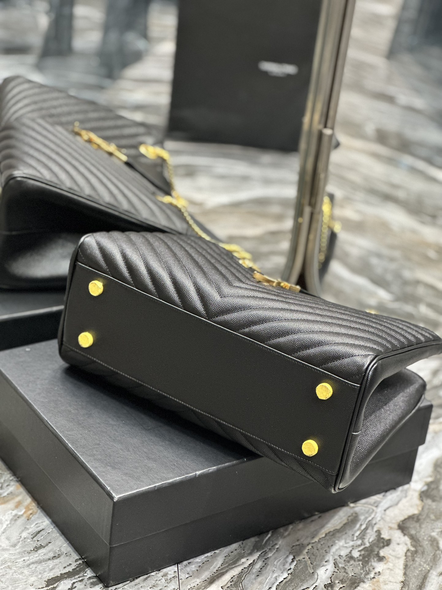 Handbags SAINT LAURENT 668900 size 33  22  15 cm - vstockx