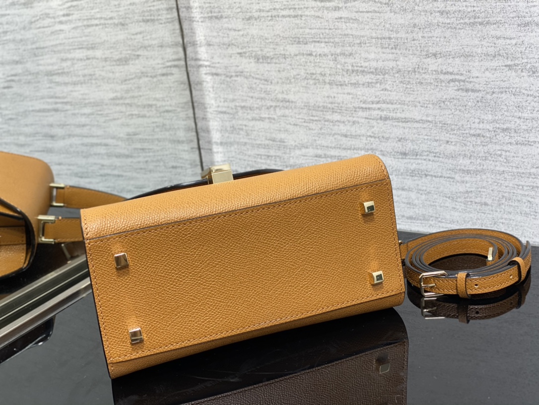 Handbag VALEXTRA size *'* - vstockx