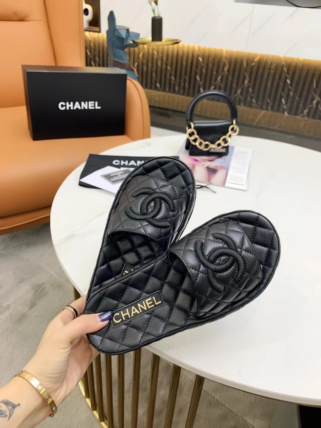 Chanel Slides 9 - vstockx