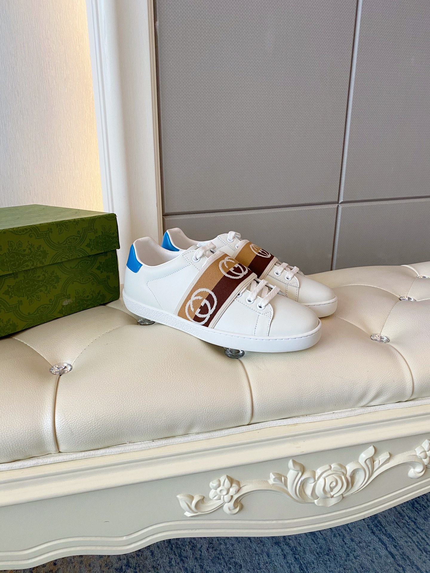 Gucci Women's Ace sneaker with bee sneaker 4 - vstockx