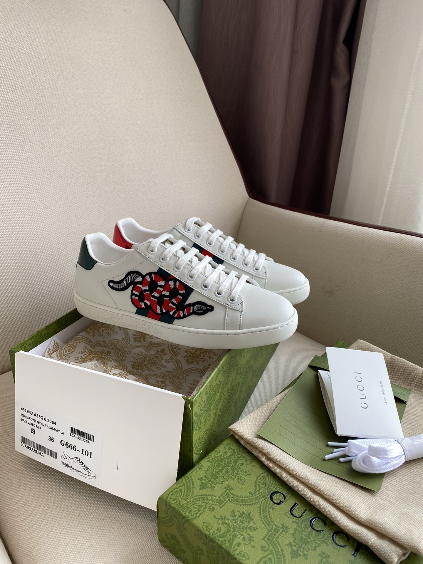 Gucci Women's Ace sneaker with bee sneaker 4 - vstockx