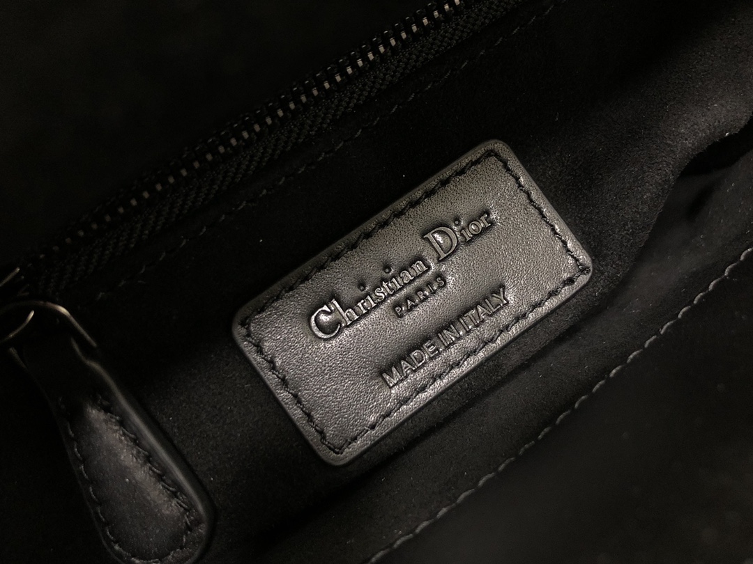 Handbag Dior M0505 size 17 x 15 x 7 cm - vstockx