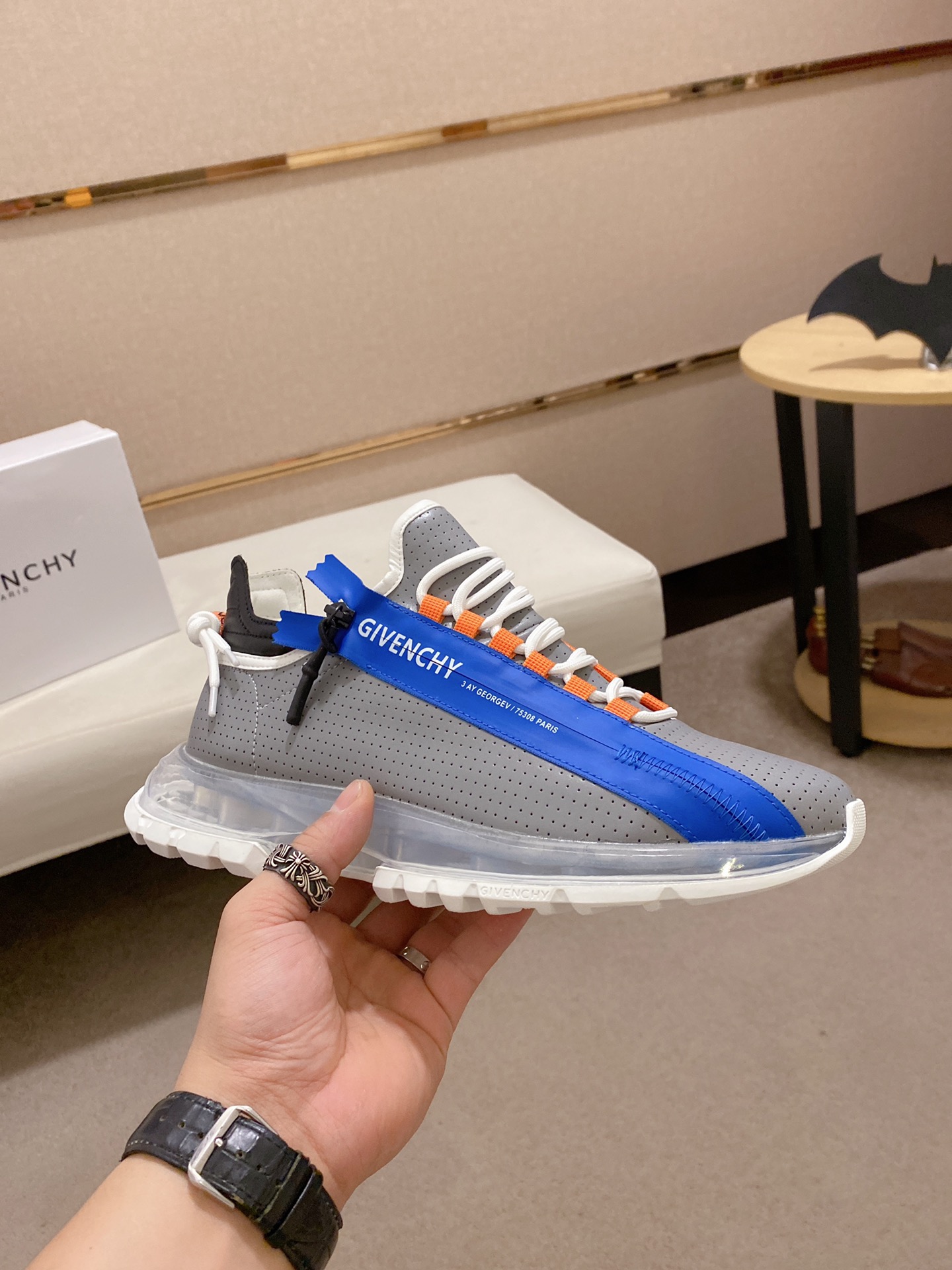 Givenchy Spectre Zip Sneakers 5 - vstockx