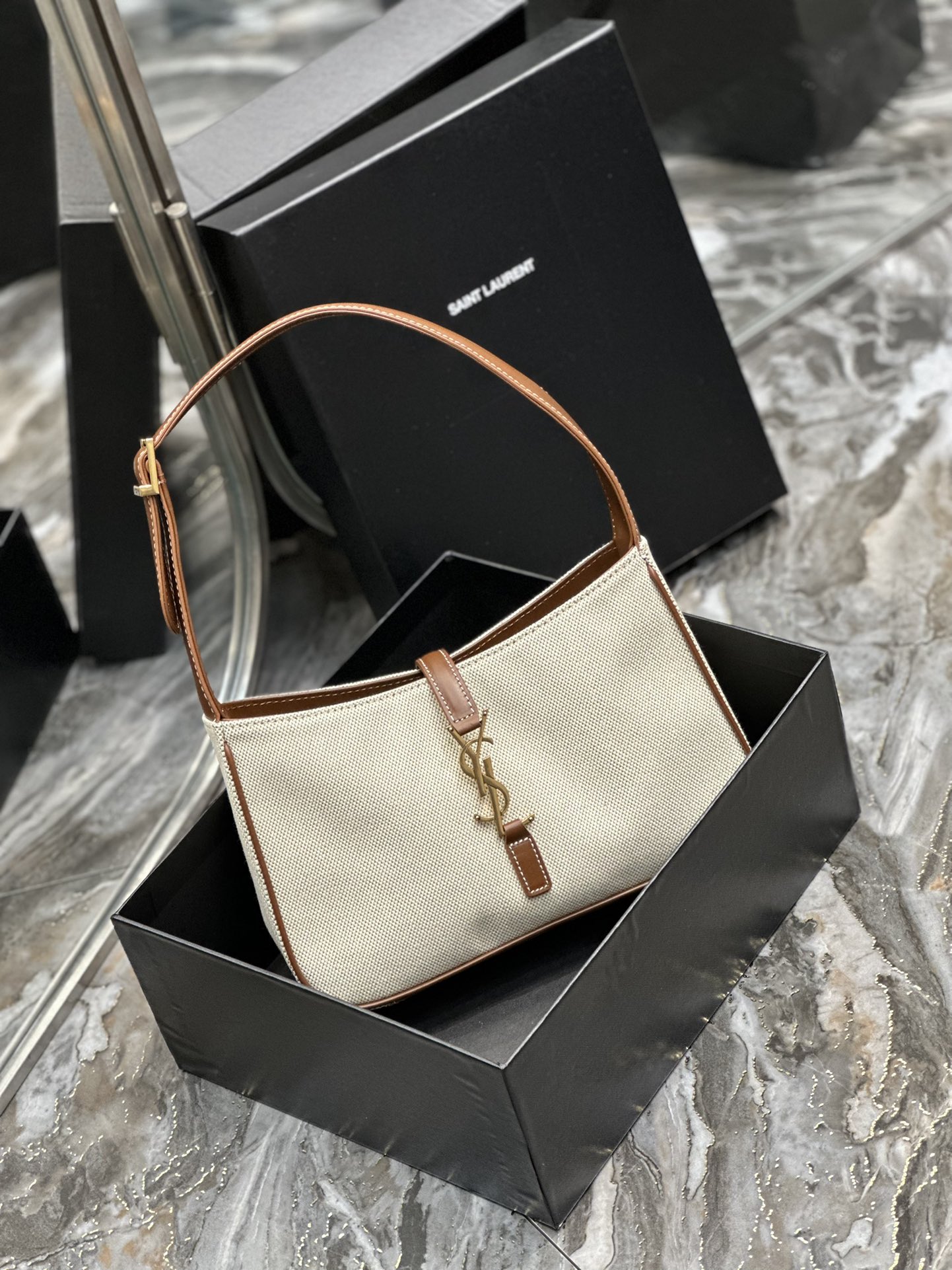Handbags SAINT LAURENT 657228 size 25X14X6 cm - vstockx
