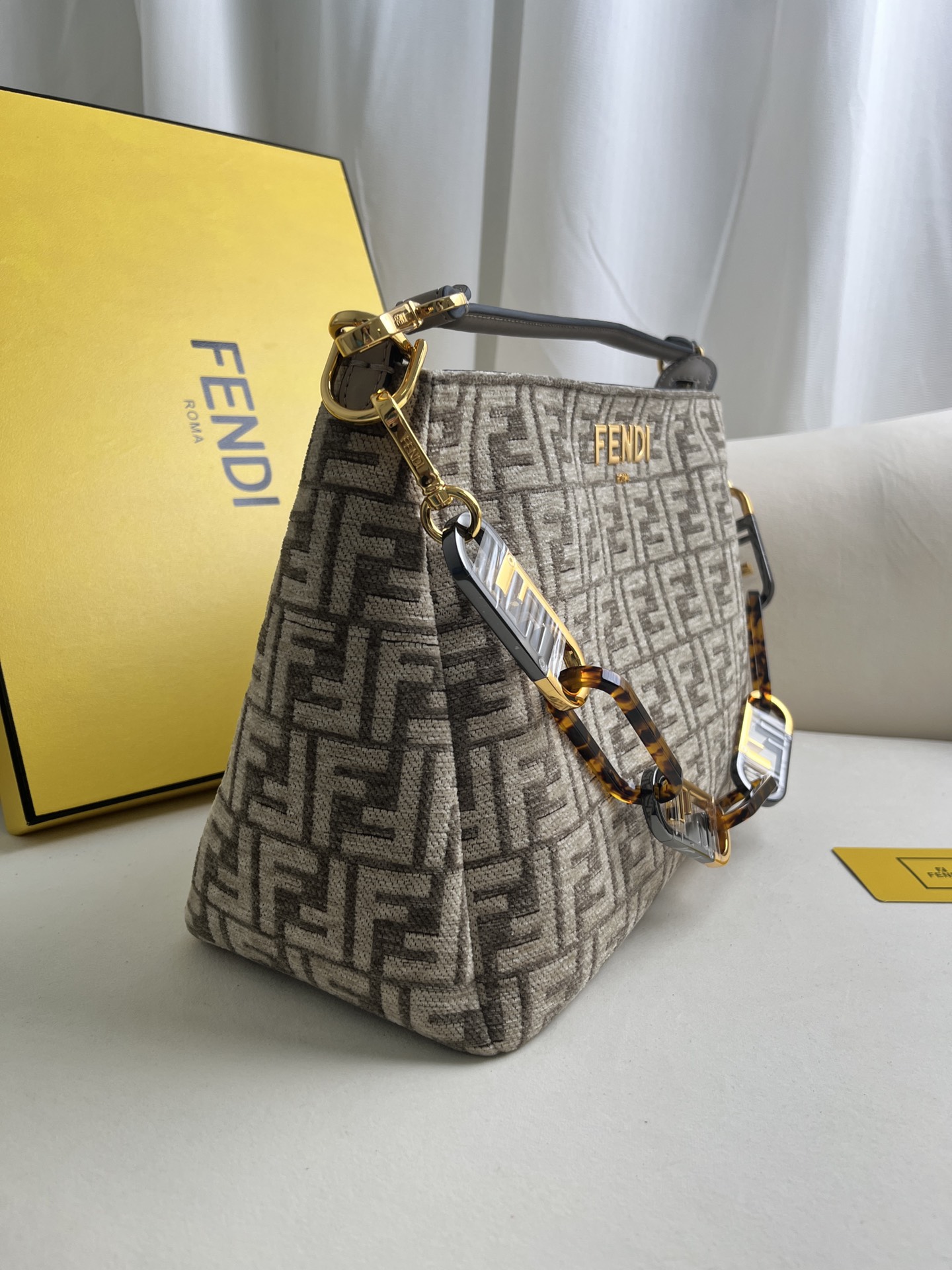 handbags FENDI 014 size:23.5*36*14cm - vstockx