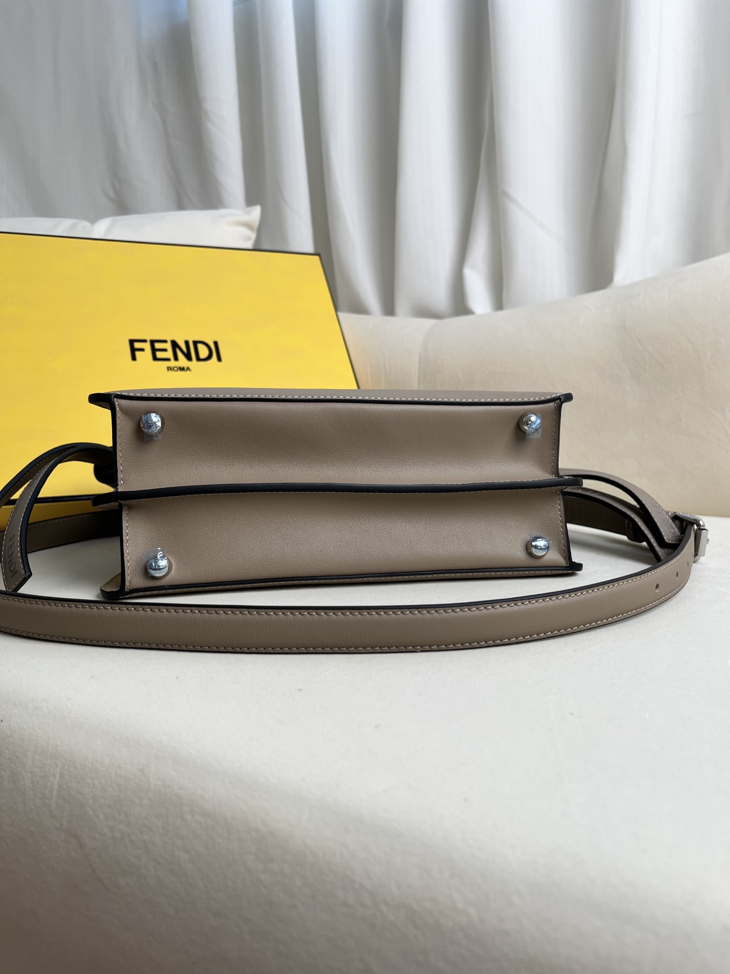handbags FENDI 210 size:27*11*20cm - vstockx