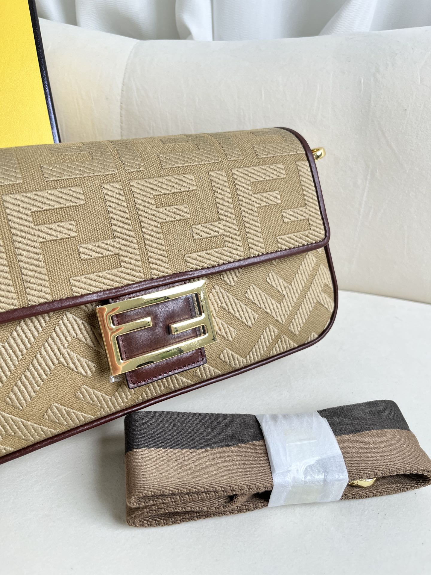 handbags FENDI 0159 size:26*5*15cm - vstockx