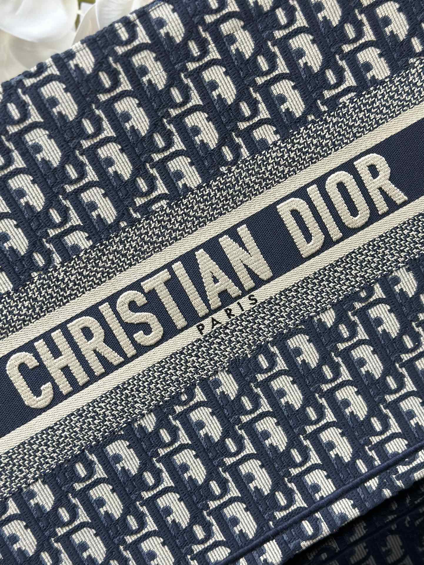 Handbag Dior M1286 size 36 x 27.5 x 16.5 cm - vstockx