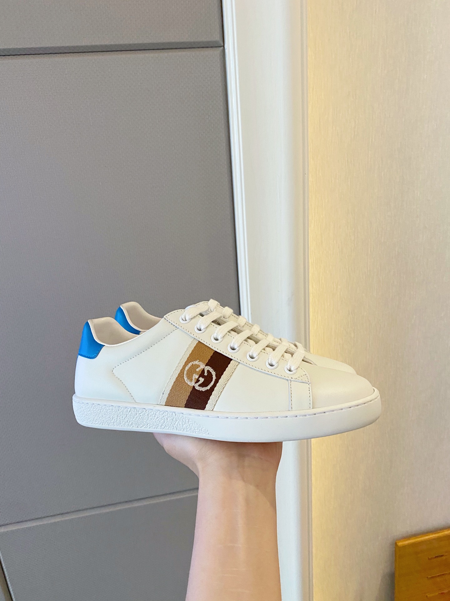 Gucci Women's Ace sneaker with bee sneaker 4 - vstockx