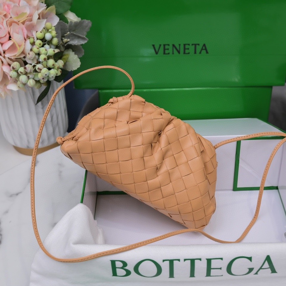 handbags Bottega Veneta The pouch size:23*13*8 - vstockx