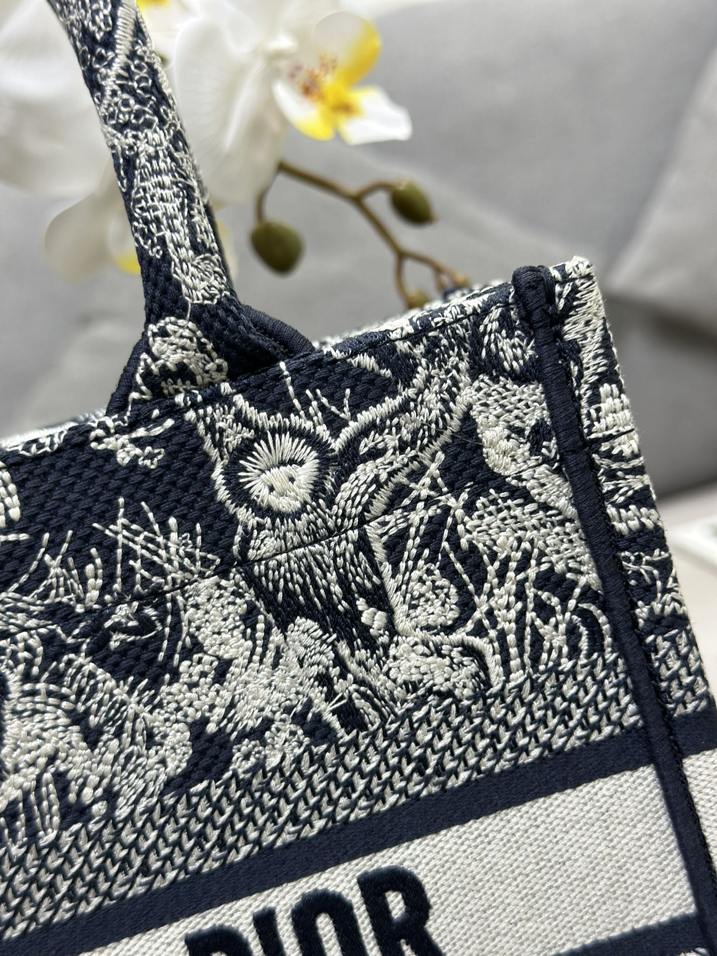 Handbag Dior M1286 size 26.5 x 21 x 14 cm - vstockx