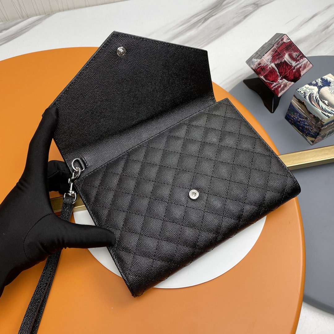 Handbags SAINT LAURENT 617662 size 21x16x3 cm - vstockx