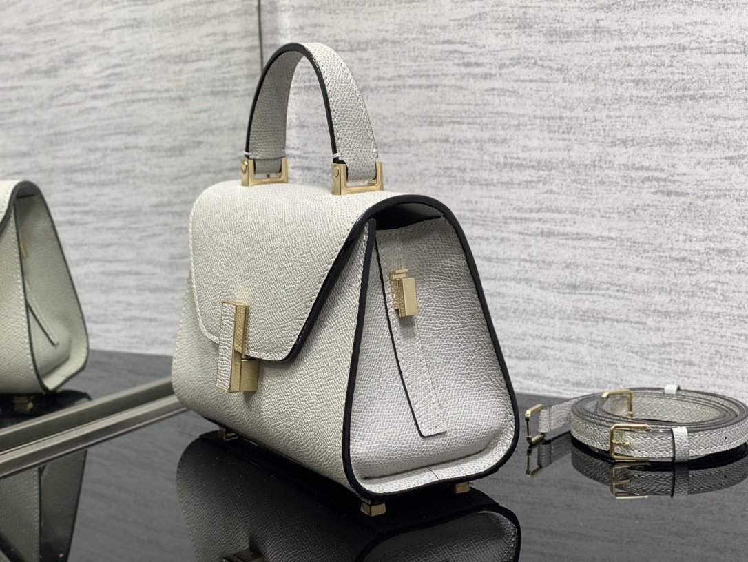 Handbag VALEXTRA size '**' - vstockx