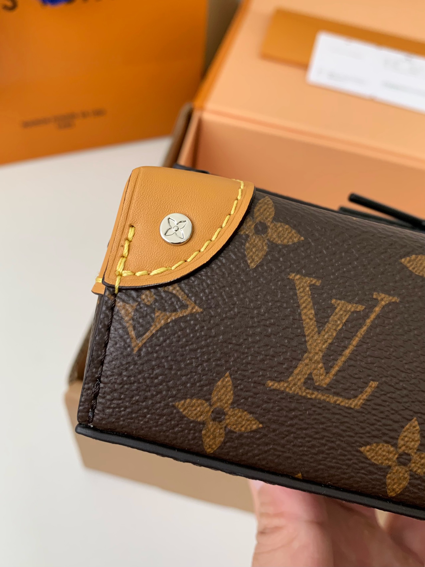 Handbags Louis Vuitton M82534 size:18*1*6.5 cm - vstockx
