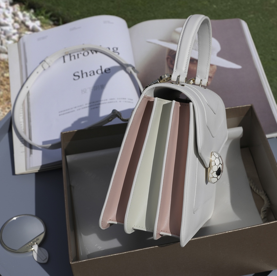 Handbags Bvlgari 3833091150 size:22.5*18.5*11 cm - vstockx