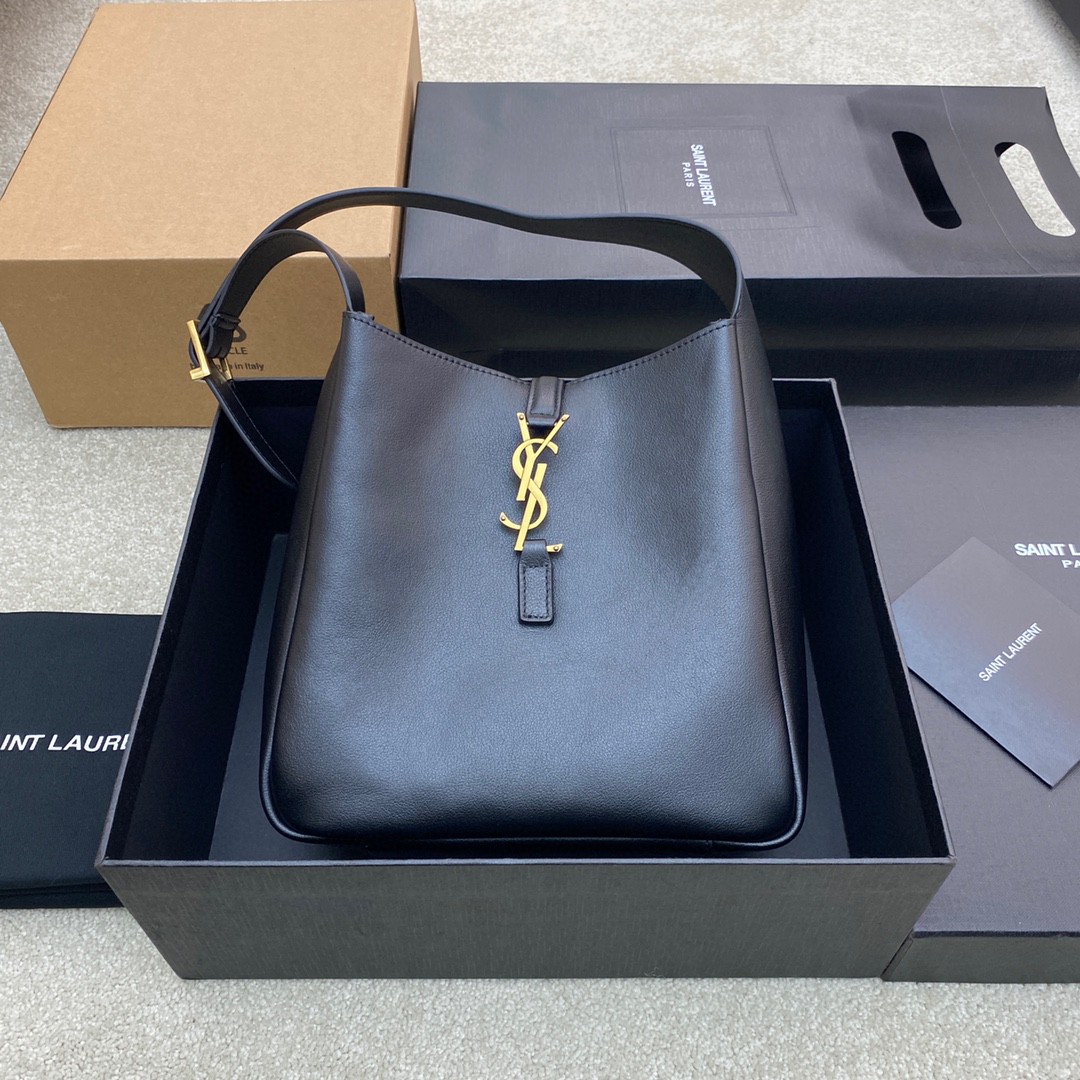 Handbags SAINT LAURENT 713938 size 22x22x10 cm - vstockx