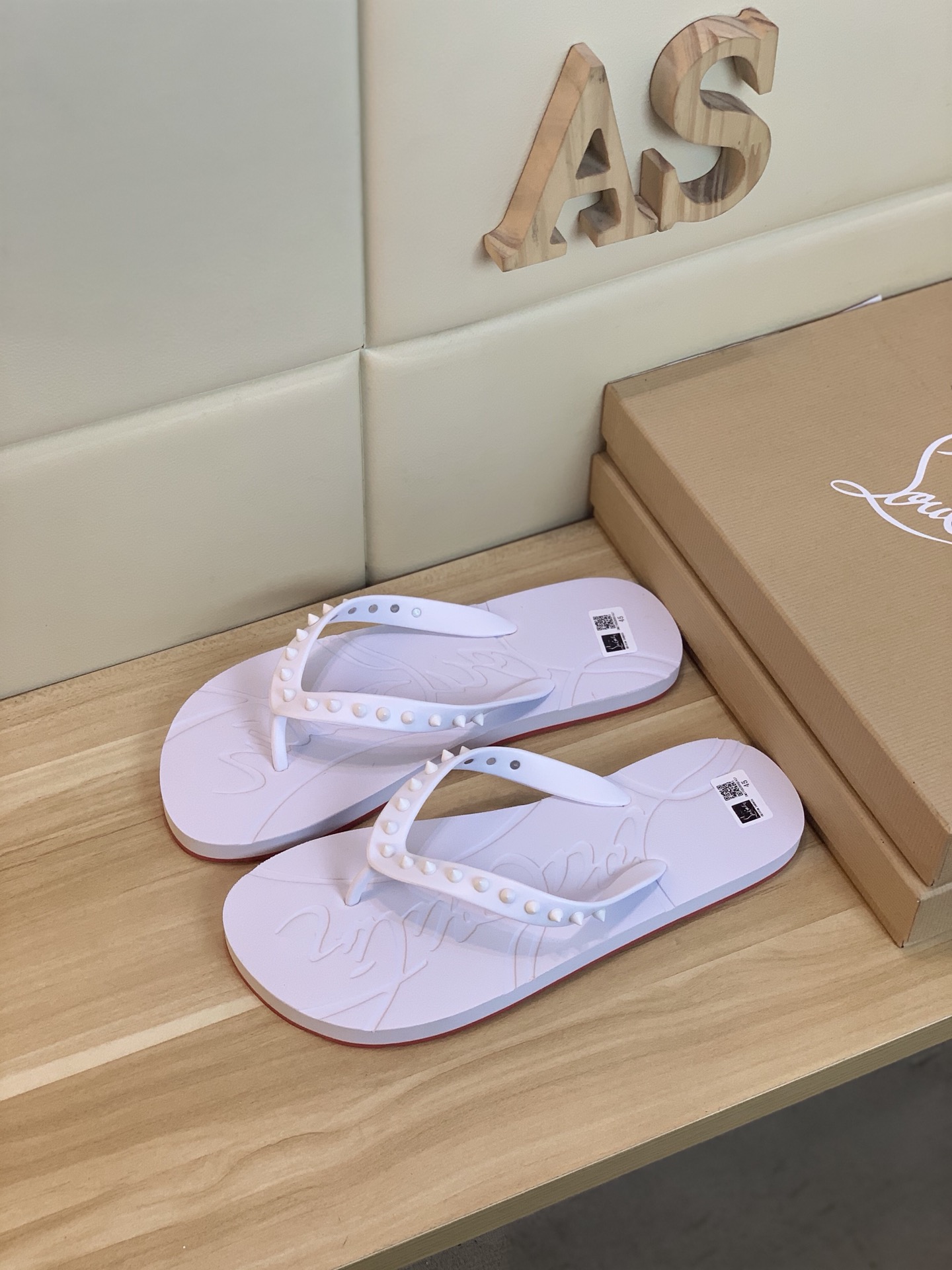 Christian Louboutin Loubi Flip Flat 3 - vstockx