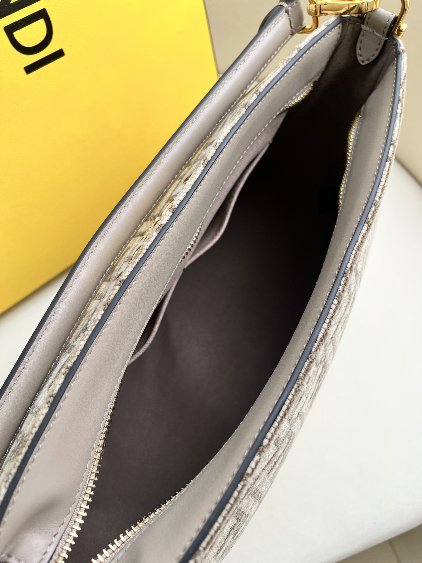 handbags FENDI 014 size:23.5*36*14cm - vstockx