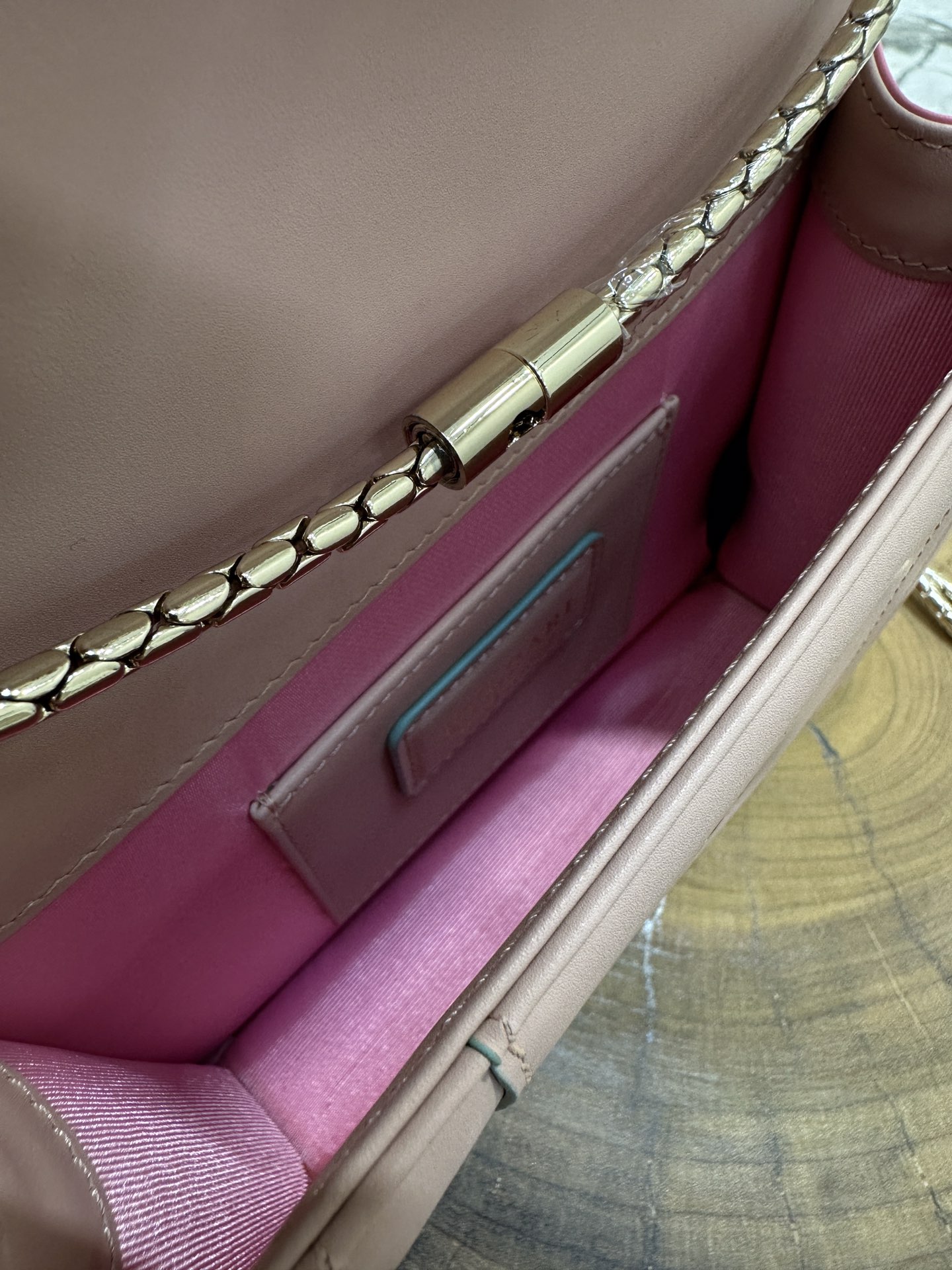 Handbags Bvlgari 35107 size:20*15*5 cm - vstockx