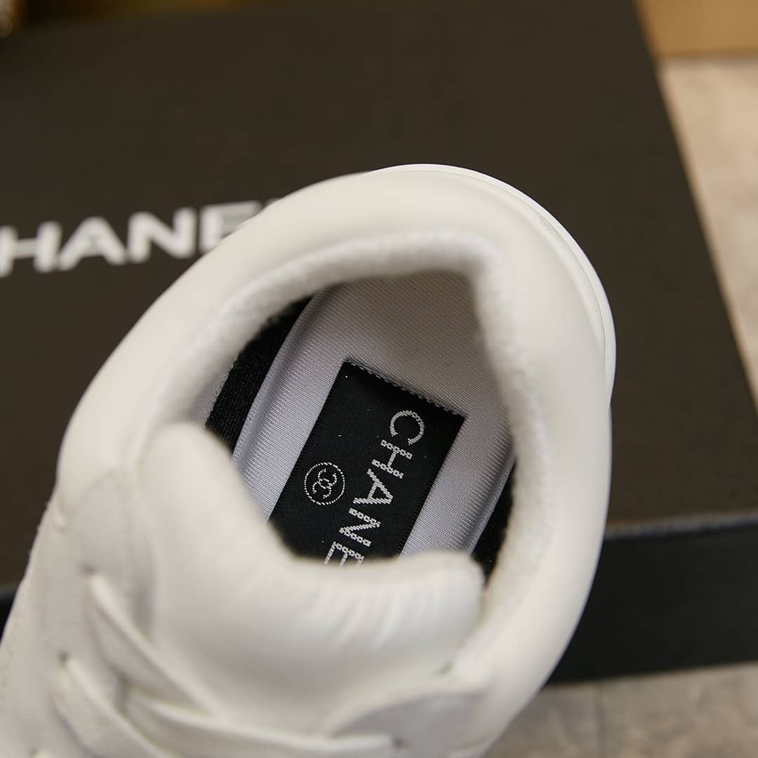 Chanel Low Top Trainer Reflective White Suede - vstockx