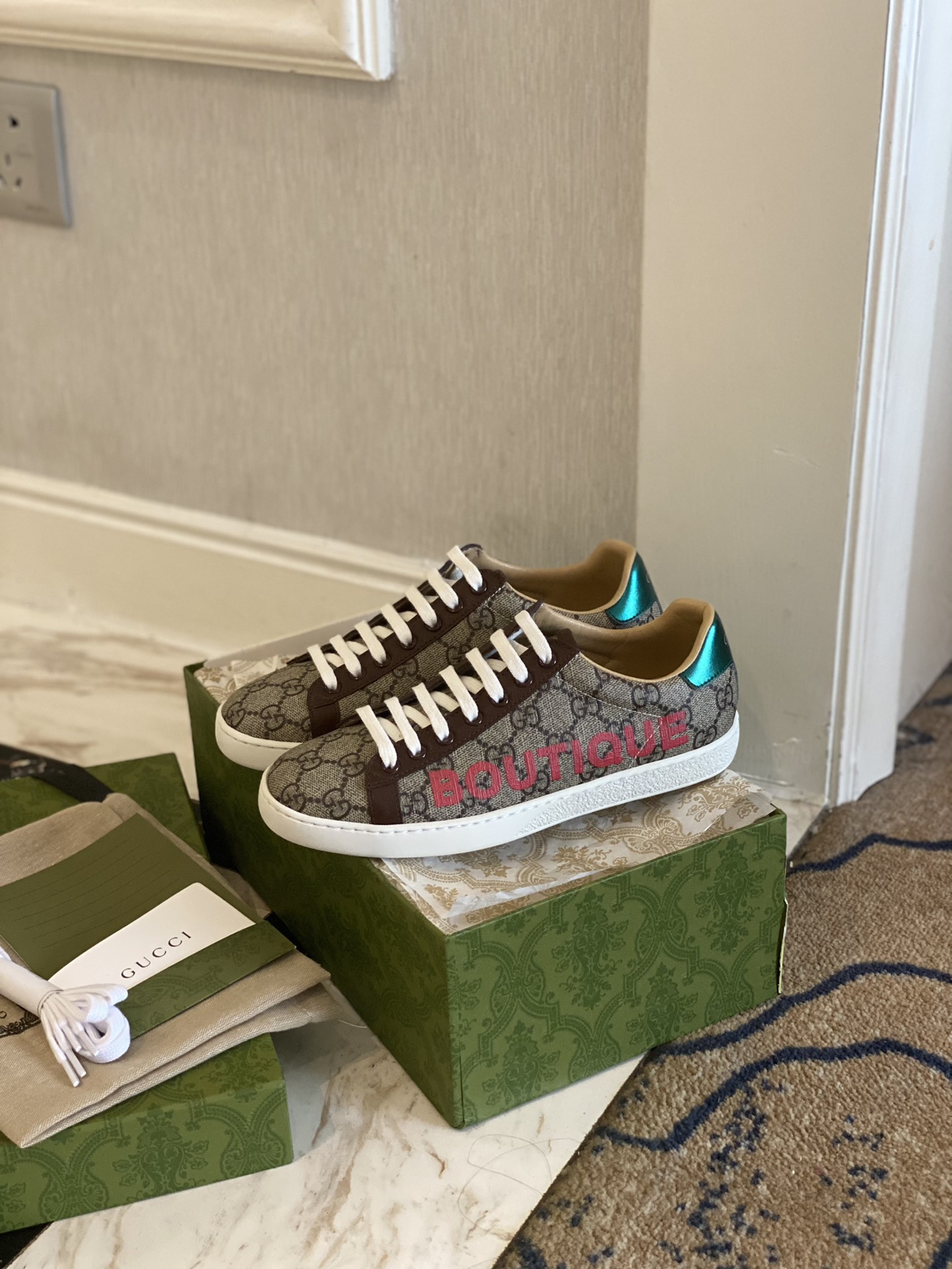 Gucci Women's Ace sneaker with bee sneaker 4 - vstockx