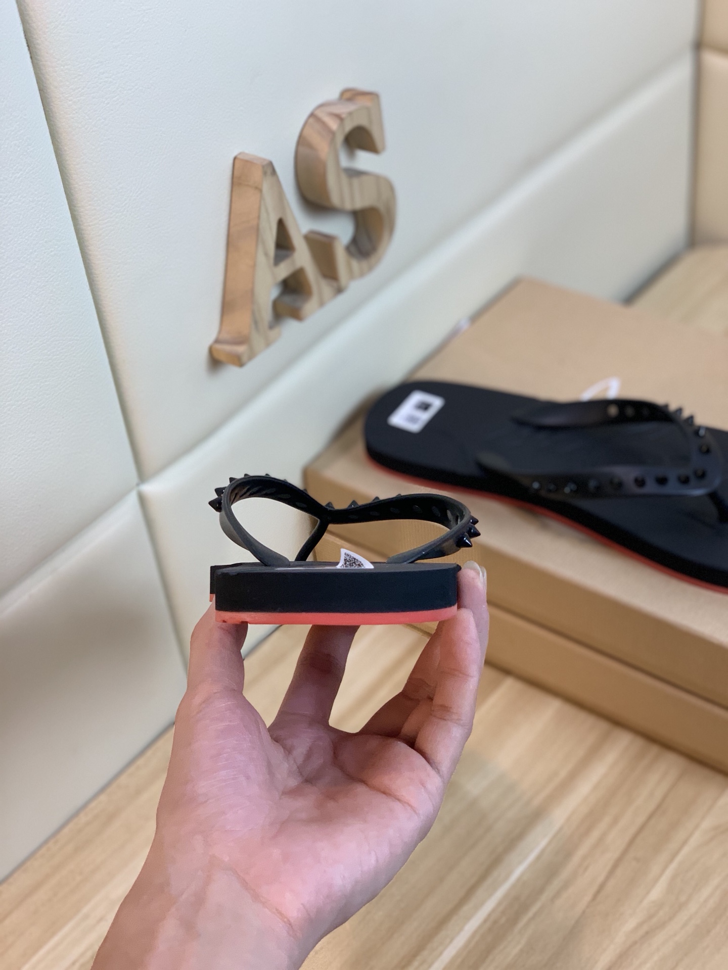 Christian Louboutin Loubi Flip Flat 4 - vstockx