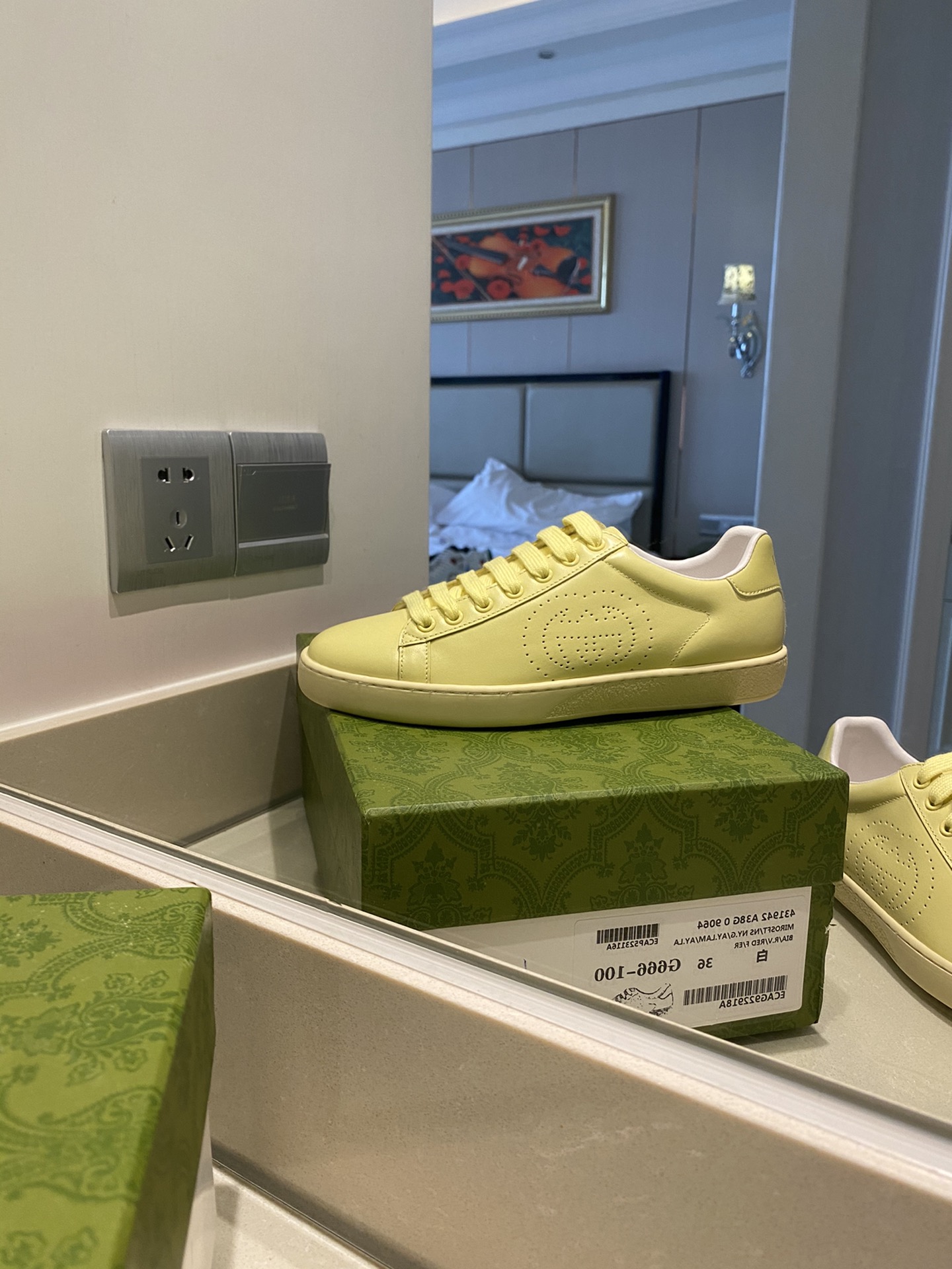 Gucci Women's Ace sneaker with bee sneaker 4 - vstockx