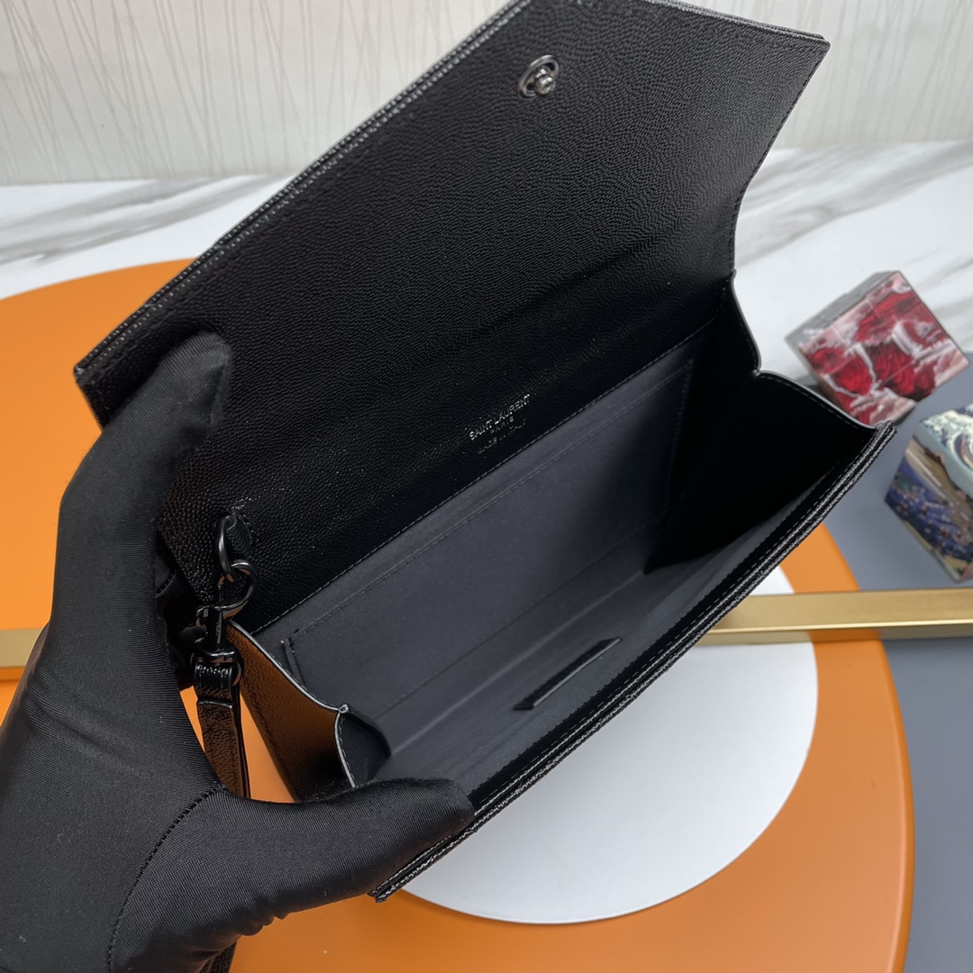 Handbags SAINT LAURENT 617662 size 21x16x3 cm - vstockx