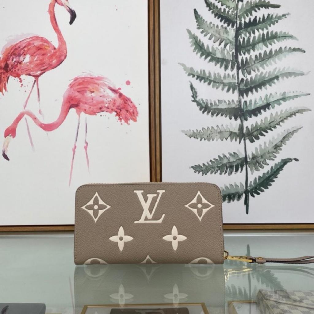 Handbag Louis Vuitton M69794 size 19.5 x 10.5 x 2.5 cm - vstockx