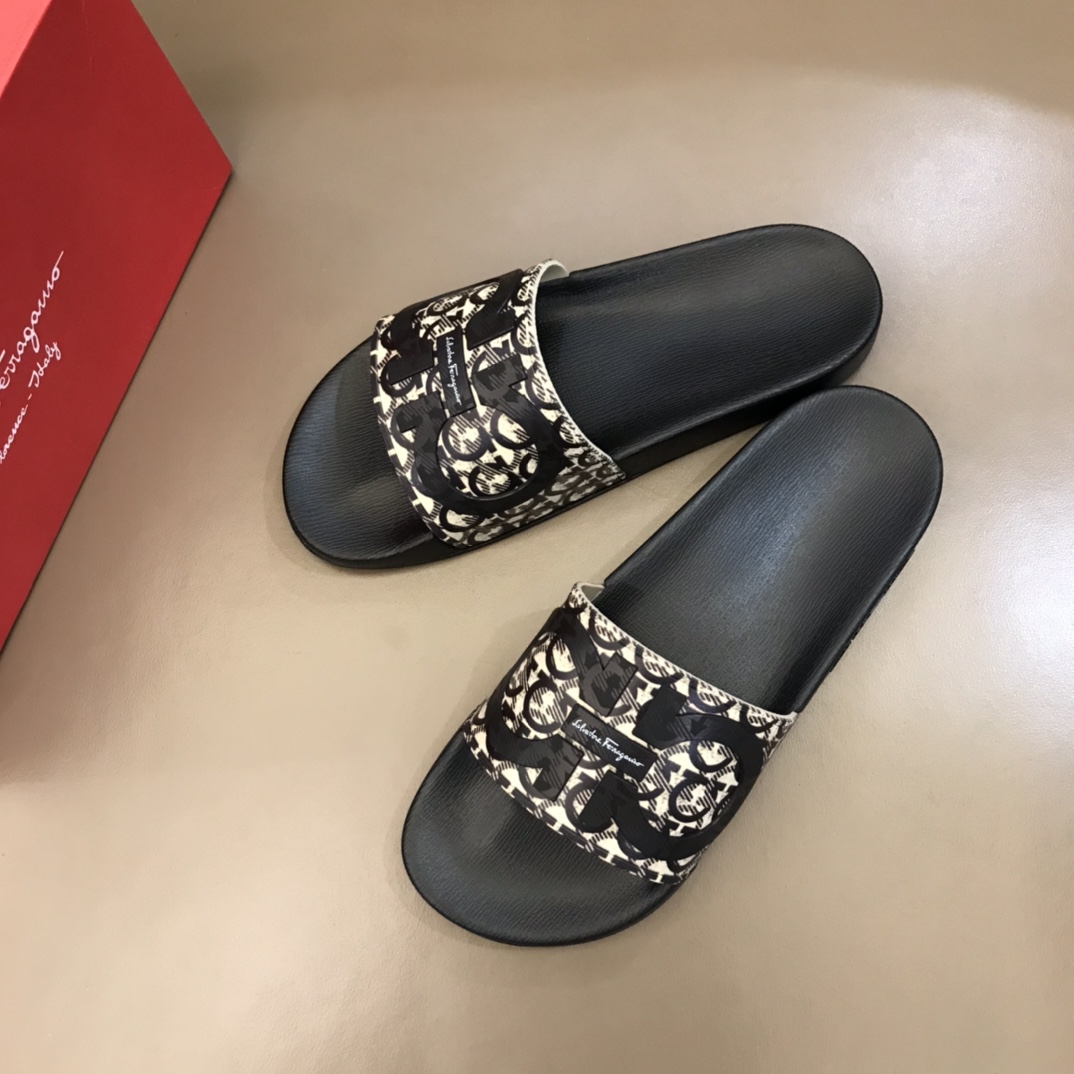 Salvatore Ferragamo Groove Slides 4 - vstockx
