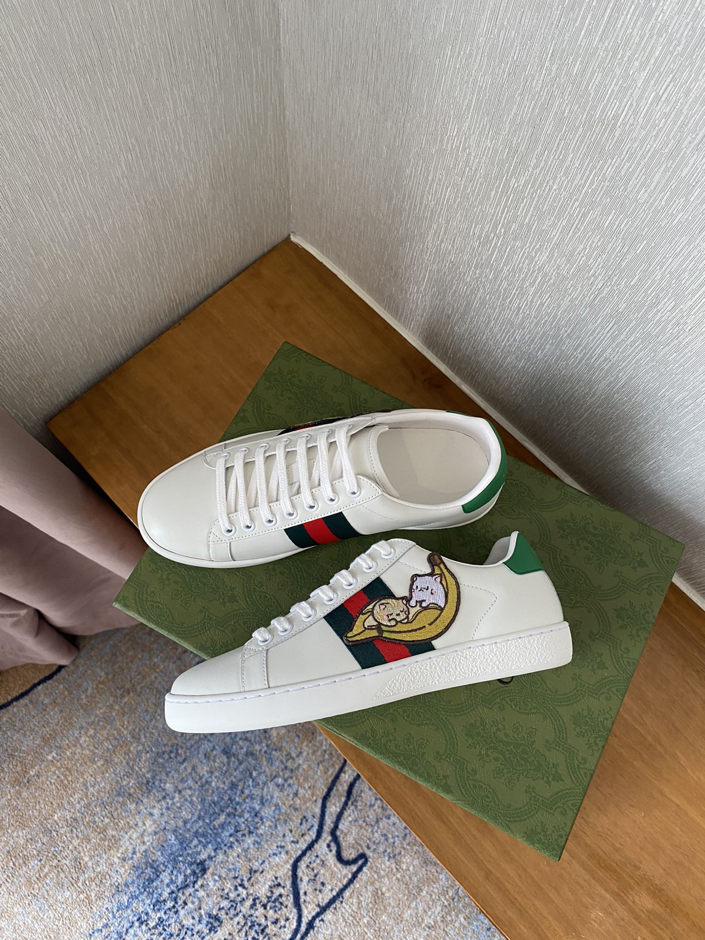 Gucci Women's Ace sneaker with bee sneaker 4 - vstockx