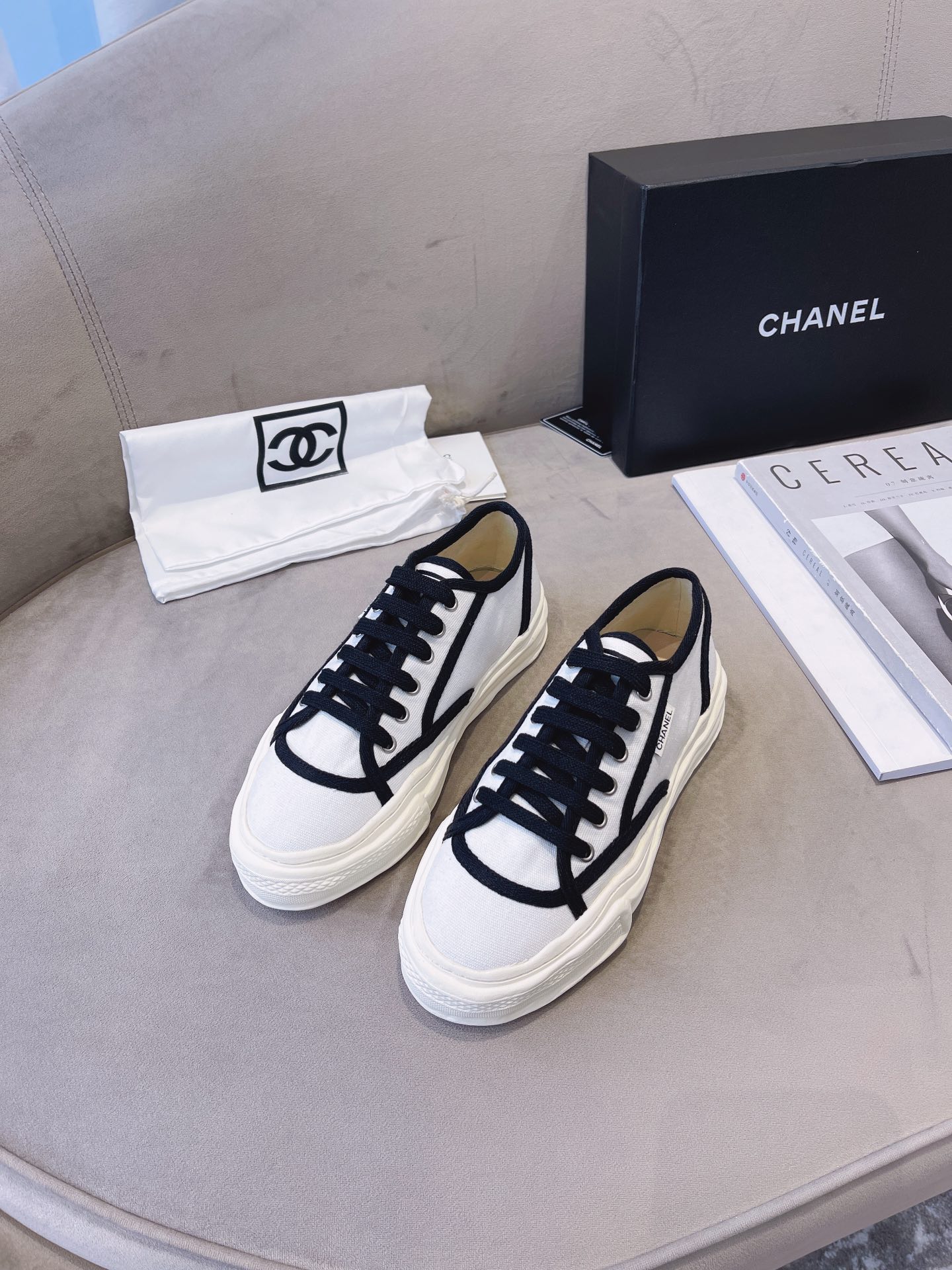 Chanel Flat canvas Sneaker 11 - vstockx