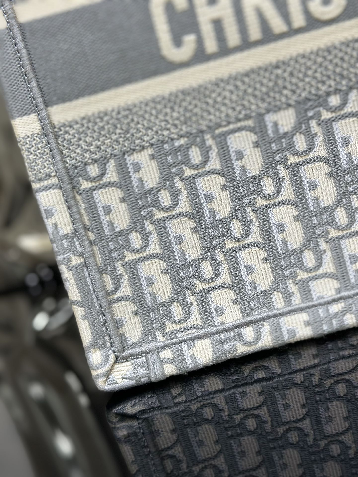 Handbag Dior M1286 size 36 x 27.5 x 16.5 cm - vstockx