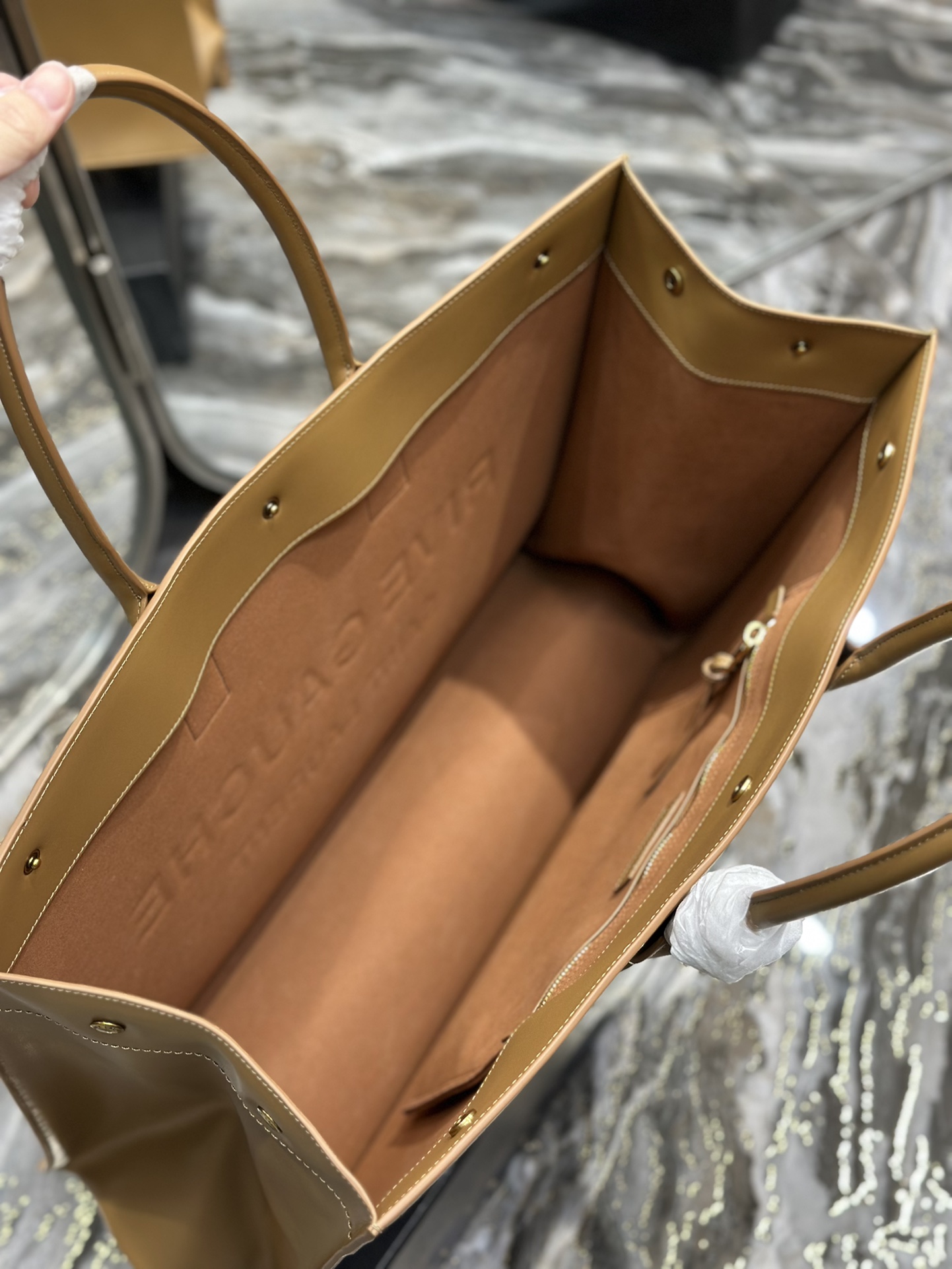 Handbags SAINT LAURENT 509415 size 48x36x16 cm - vstockx