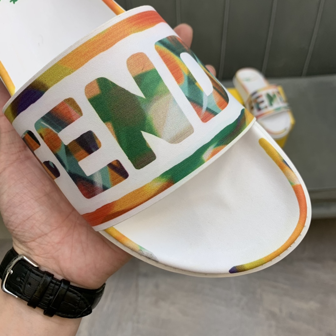 Fendi Slides 6 - vstockx