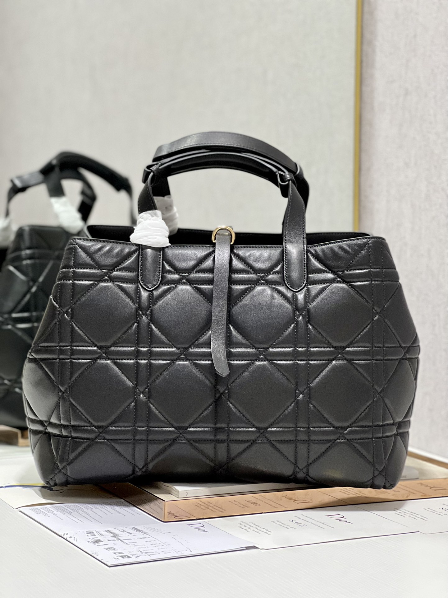 Handbag Dior 1188 size 37  43  22 cm - vstockx