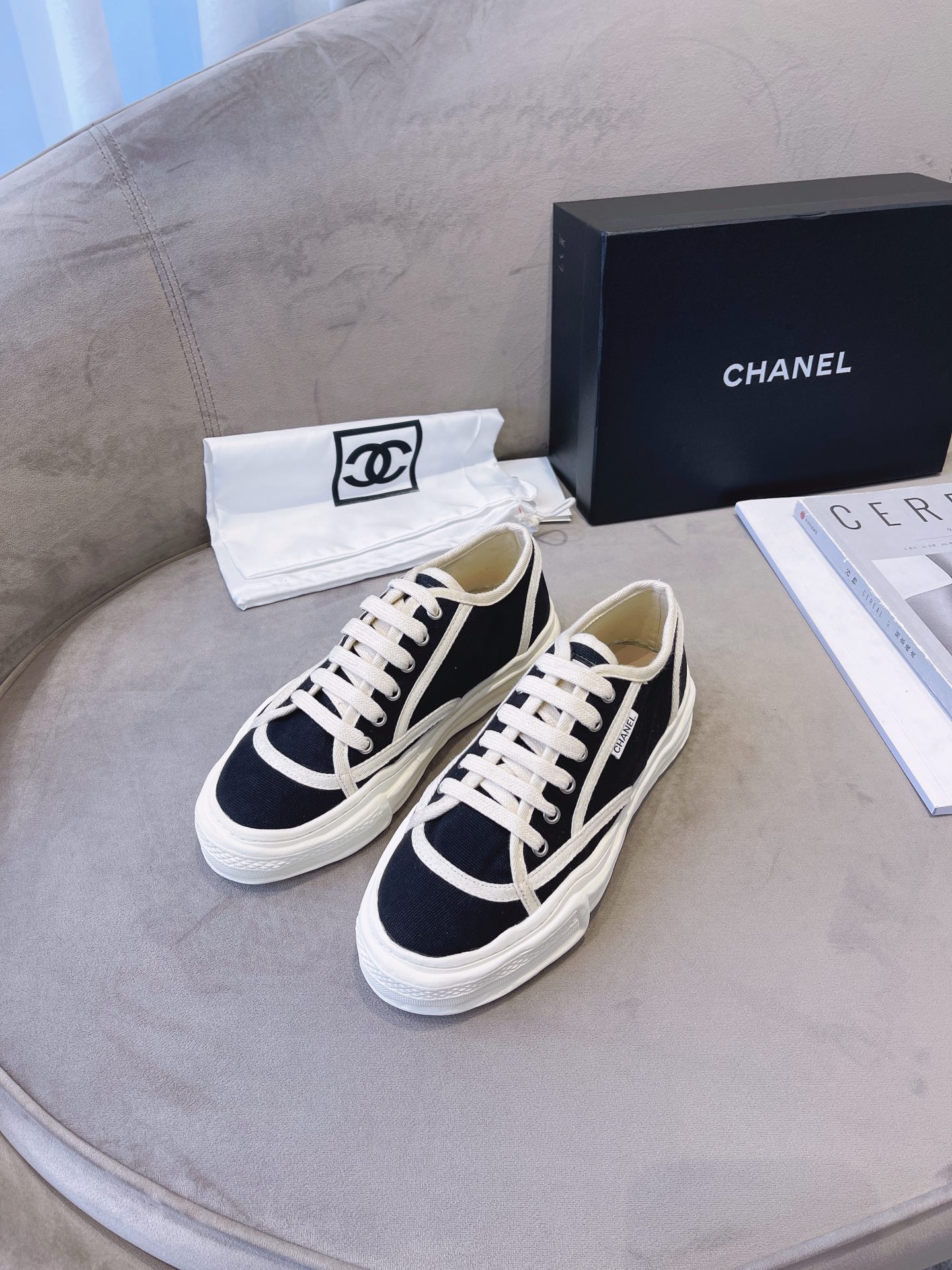Chanel Flat canvas Sneaker 12 - vstockx
