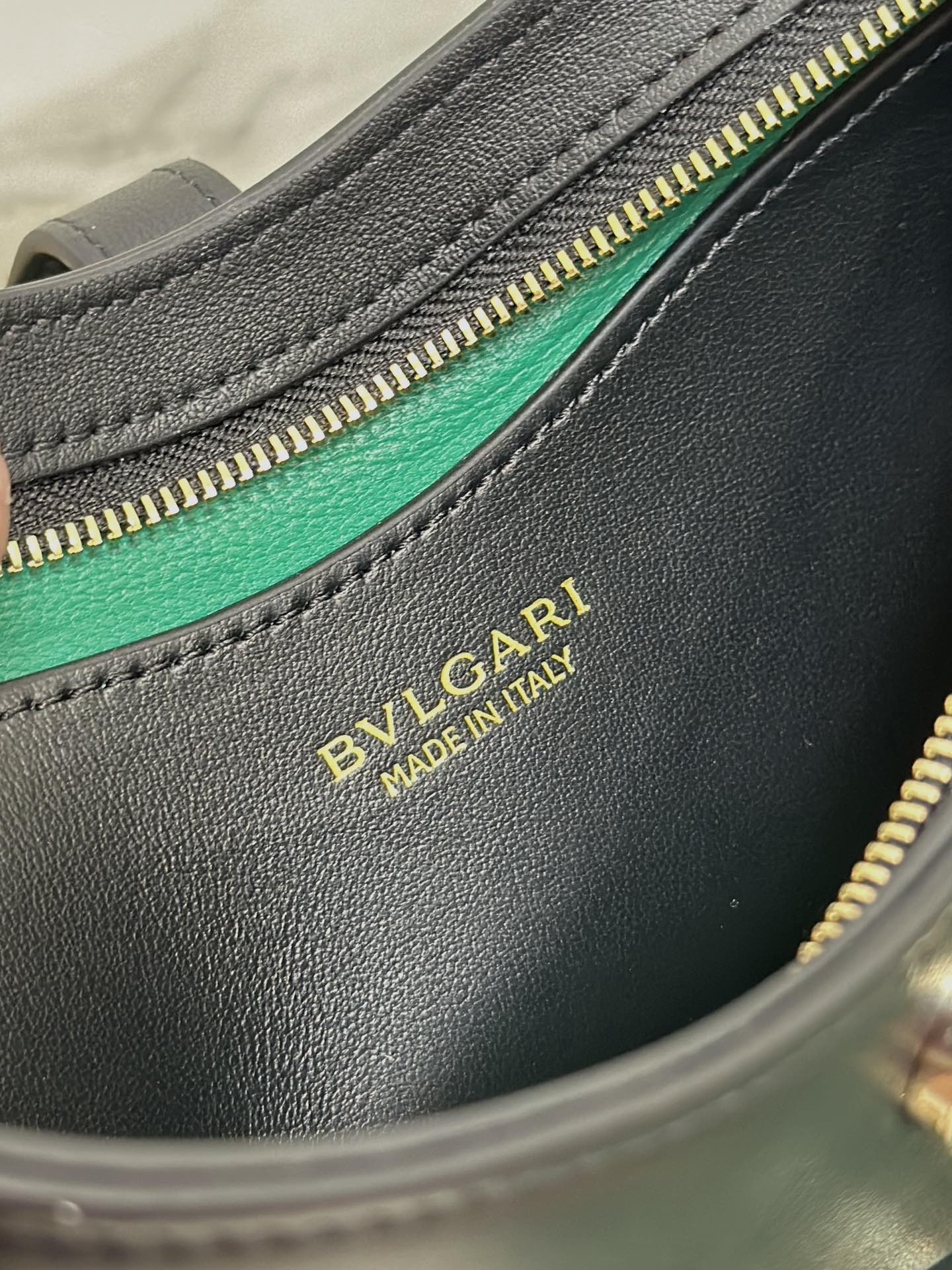 Handbags Bvlgari 293208 size:27.5*18*3.5 cm - vstockx