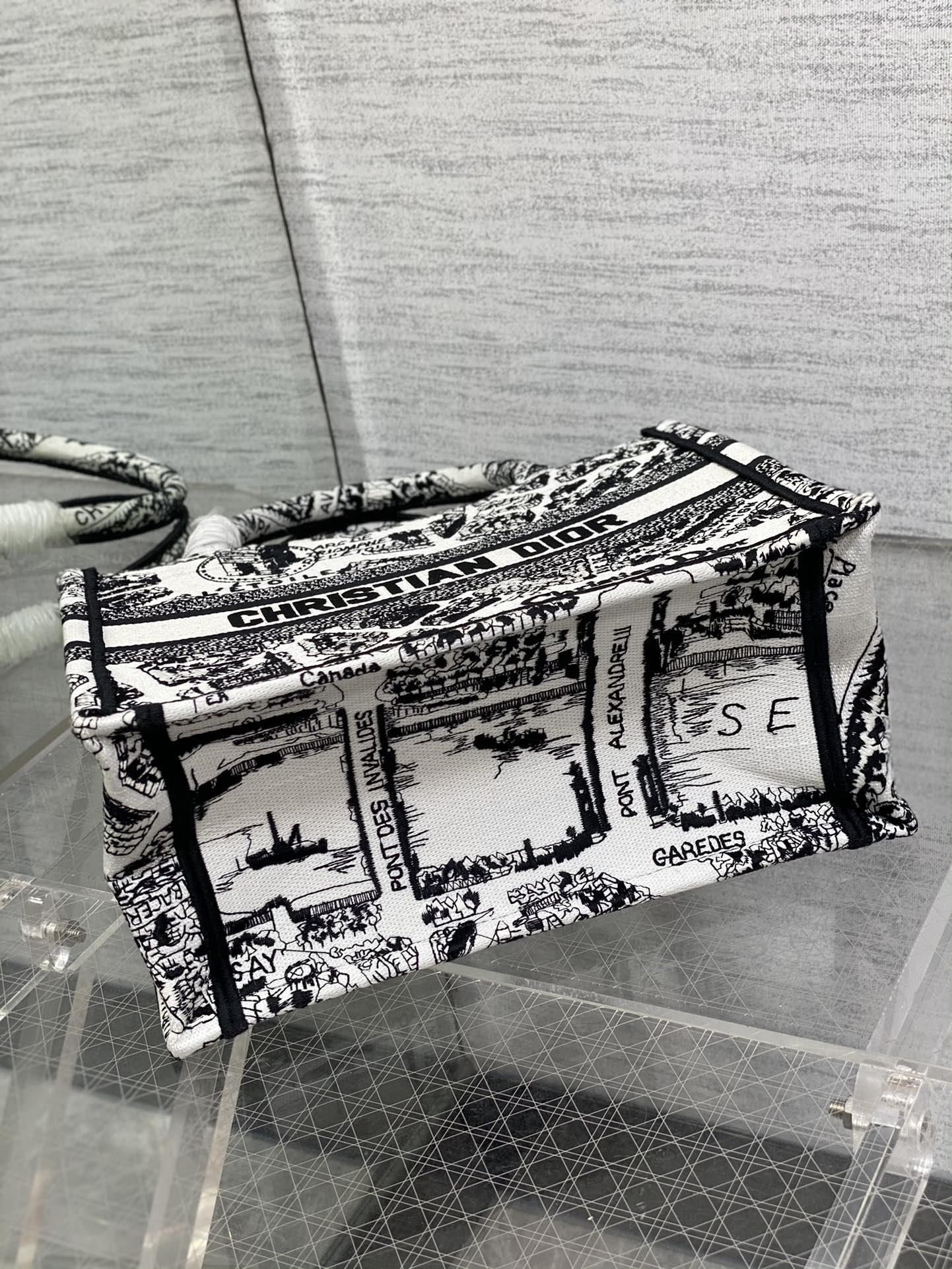 Handbag Dior size 26*8*22 cm - vstockx