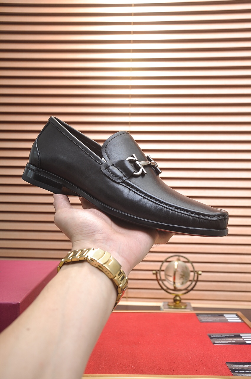 Salvatore Ferragamo Boots 7 - vstockx