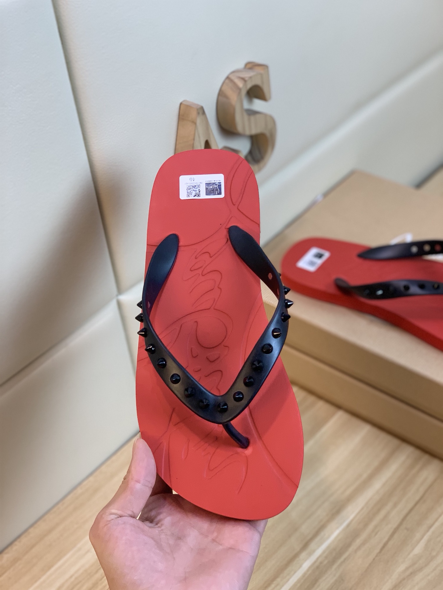 Christian Louboutin Loubi Flip Flat 2 - vstockx
